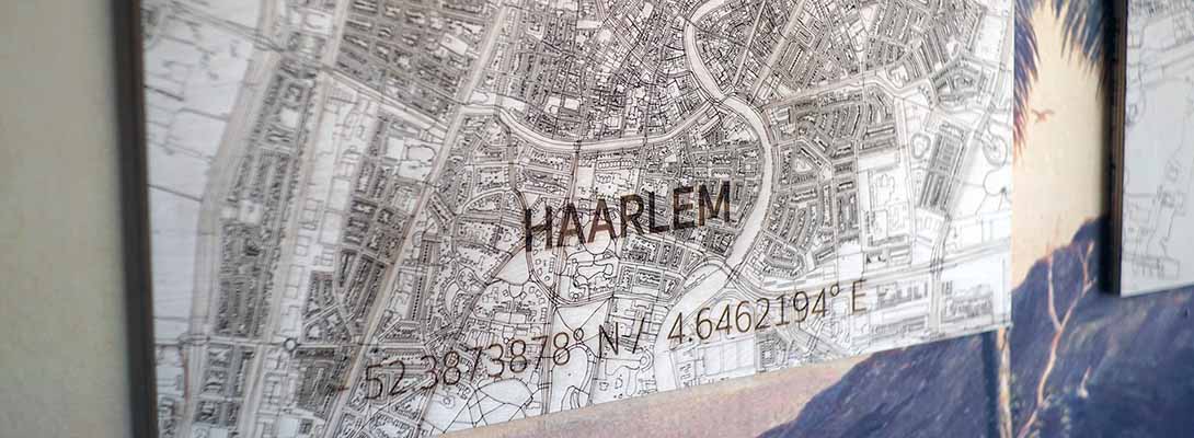 Map of Haarlem engraved on hardboard with the laser machine Mit der Lasermaschine auf Holz gravierter Stadtplan
