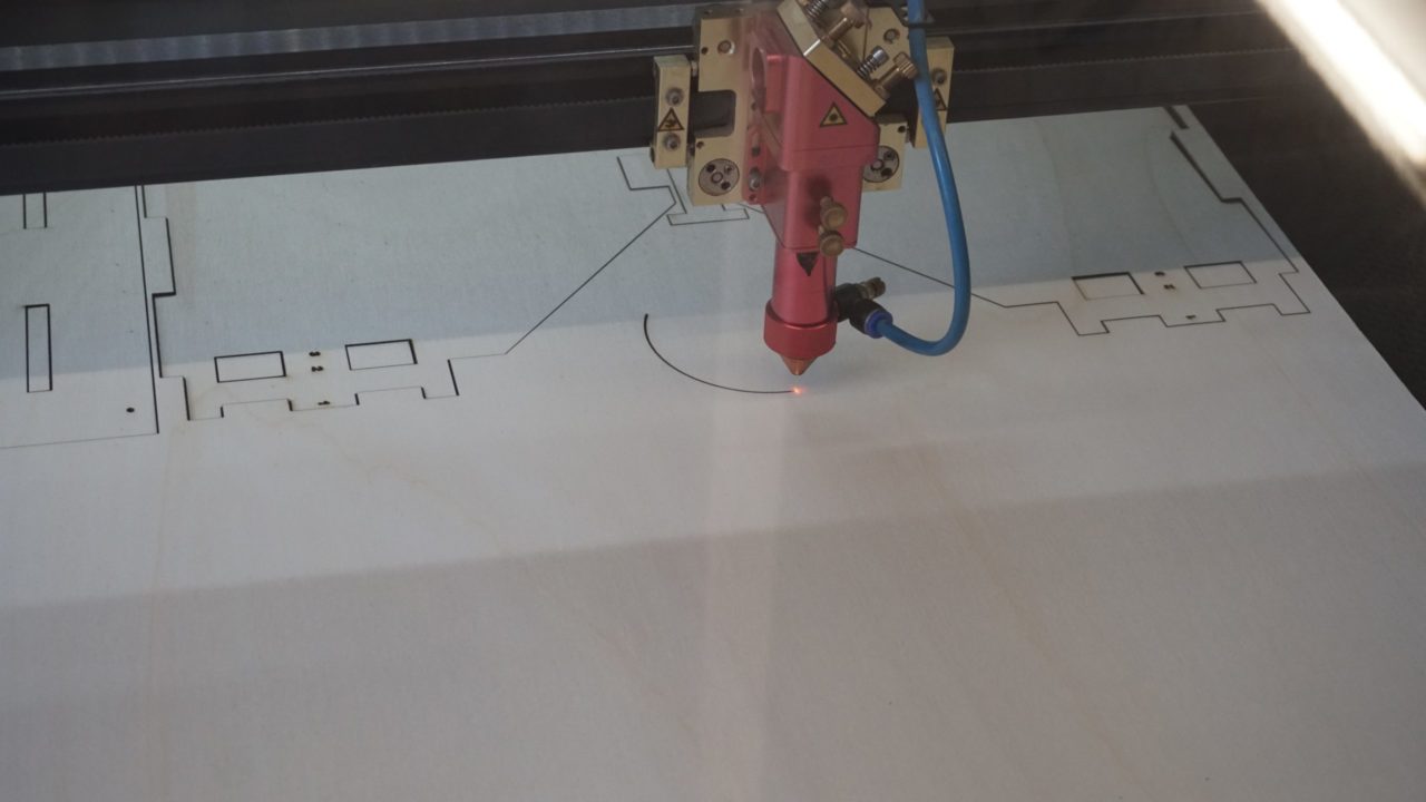 Cutting with the laser machine